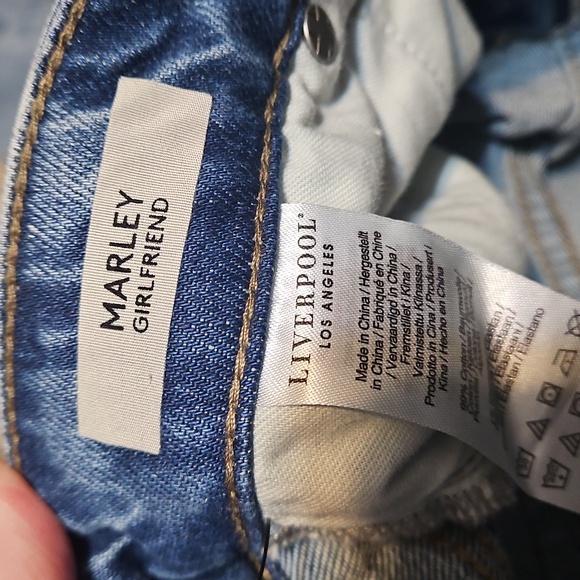 NWT Liverpool Marley Girlfriend Cuffed Low-Rise Distressed Jeans - Picture 10 of 15